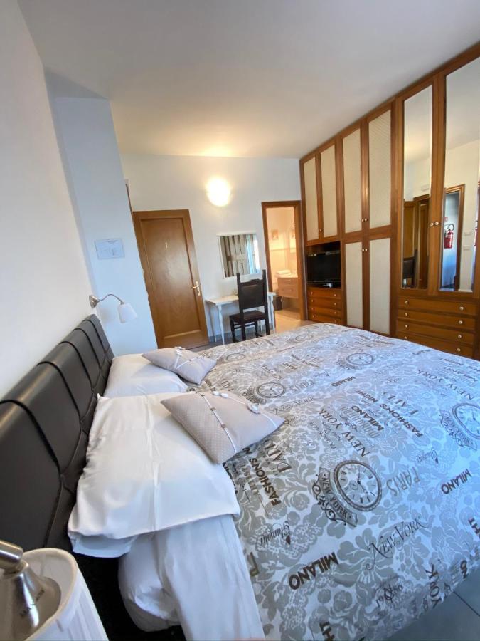 We In Rome Bed & Breakfast Casal Palocco Exterior foto